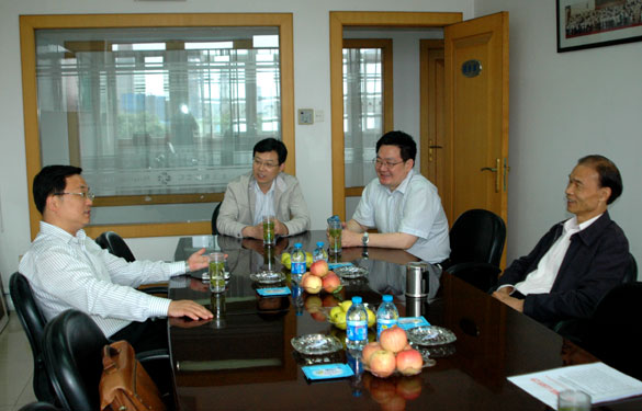 溧陽市委常委、常務(wù)副市長湯如軍來上上集團(tuán)調(diào)研
