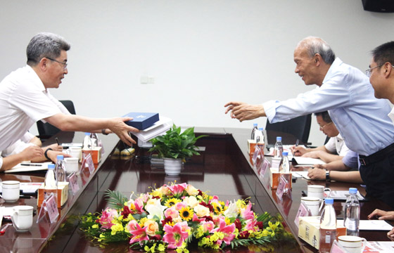 常州市委常委、常務(wù)副市長梁一波一行來上上電纜調(diào)研